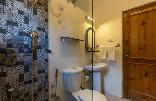 Old Manali Villa | The Lama House by VEO - Serene Hilltop Villa near Mall road