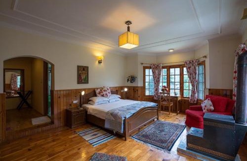 Old Manali Villa | The Lama House by VEO - Serene Hilltop Villa near Mall road