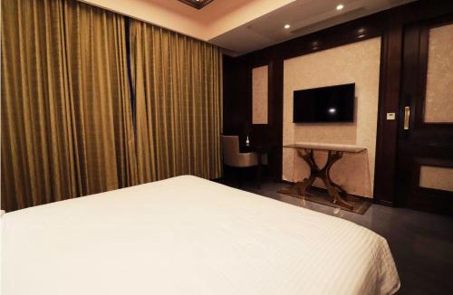 Mira Road East Hotel | Seven Eleven Hotels and Club