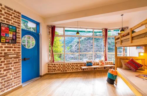 Mussoorie Hostel | Zostel Plus Mussoorie, Kempty