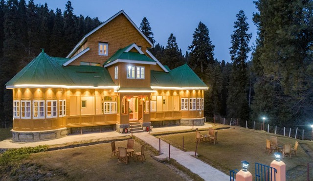 Gulmarg Ski Hill Resort in Baramula