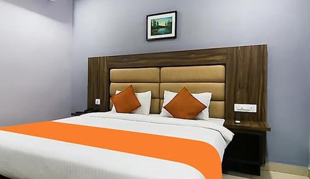 Fabhotel Central Queens Residency