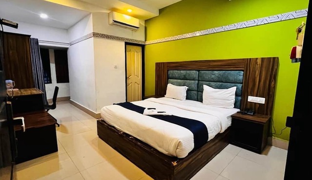 Hotel Queen Residency