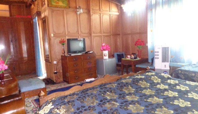 Alif Laila Group of Houseboats in Srinagar
