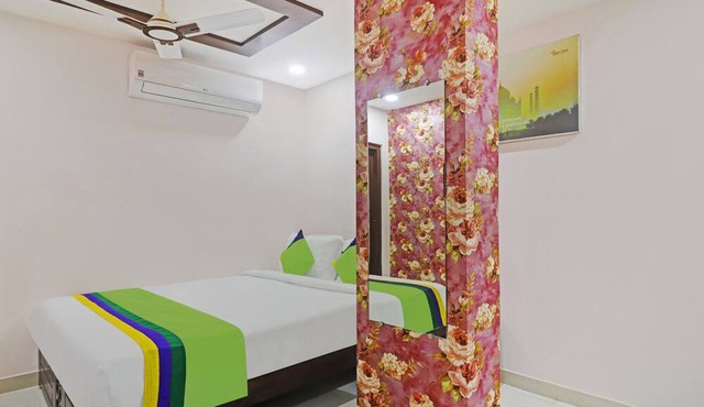 Itsy Hotels J A Royal Suites Manikonda