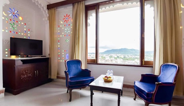 Raj Kuber - A Boutique Lake View Hotel