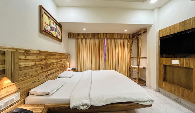 Hotel Shripad Continental in Amravati