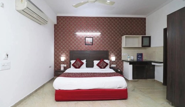Hotel Jashn Inn near Apollo Hospital, Delhi