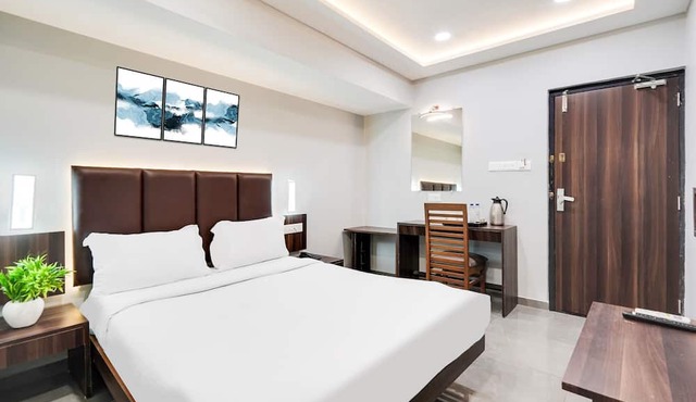 Deluxe Country Club in Surat