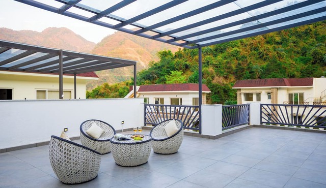 ELIVAAS Serenita Abode Tranquil Escape