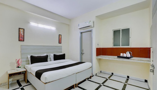 Classic With Balcony O DLF Phase 1 in Gurugram