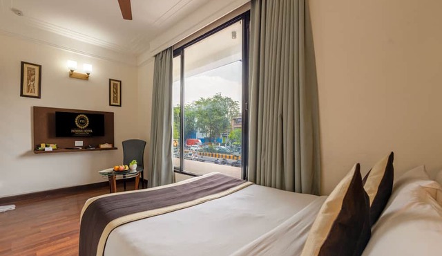 Foxoso The BMK Hotel