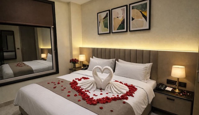 The PratiQ Luxe - Paschim Vihar