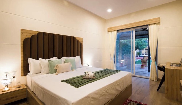Alaya Stays 5BHK Roohmon's Farm Pvt Pool