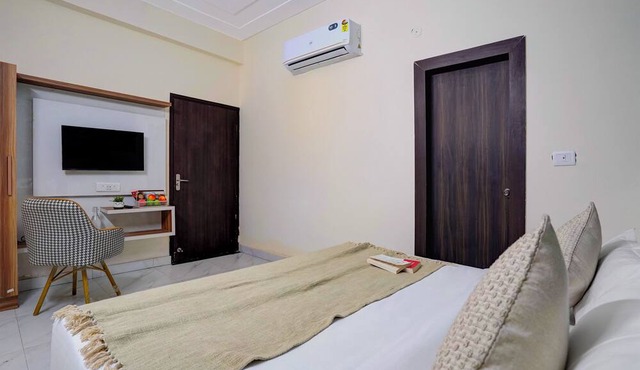 The Grand Corporate Inn Near Sector 52 Metro Station