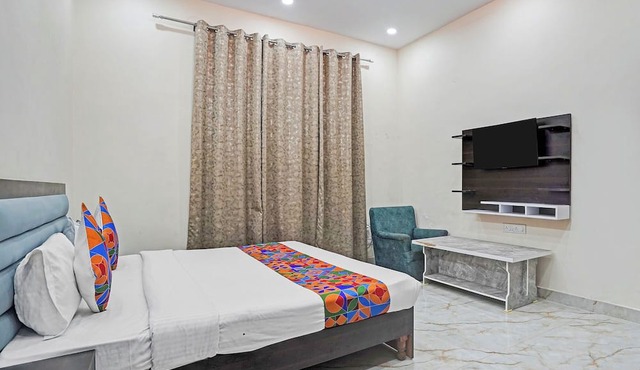 Fabhotel Winsome Inn