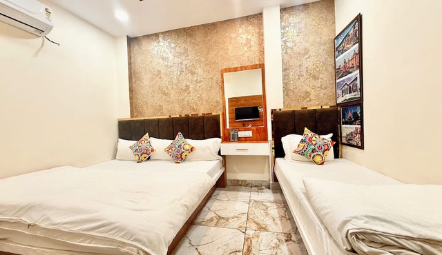 Hotel Malay - near Temple & Rail Station in Ujjain