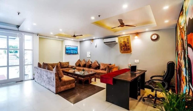 HOTEL ALMOND in Dera Bassi