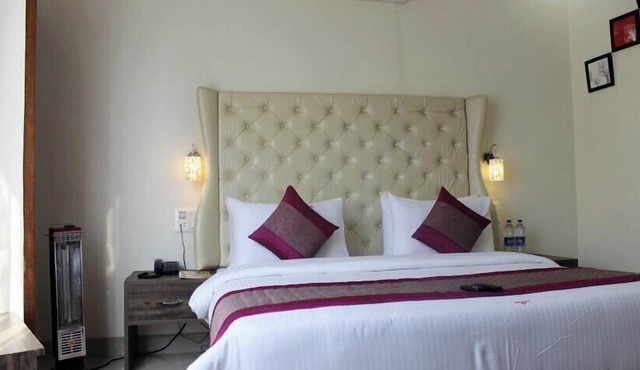 Hotel Guru Surbhi