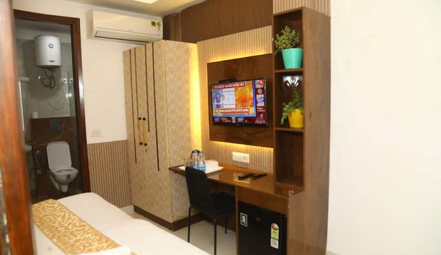 Flourish Stay Saket near Max Hospital