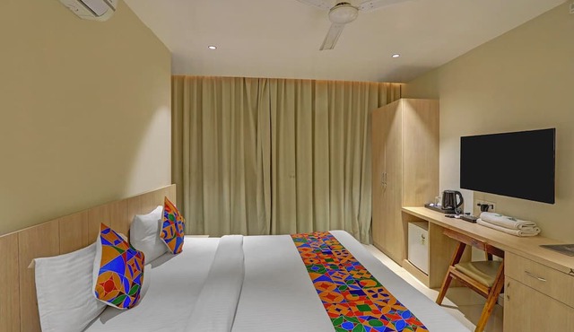 Fabhotel Blue Moon