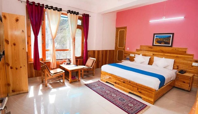 Near Mountain Hotel Hidden Heaven Shimla