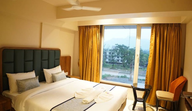 Hotel Status Inn in Ambernath