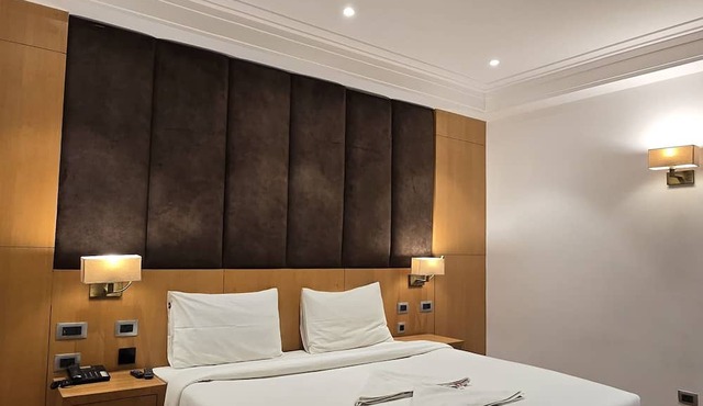 HOTEL SHEMRON