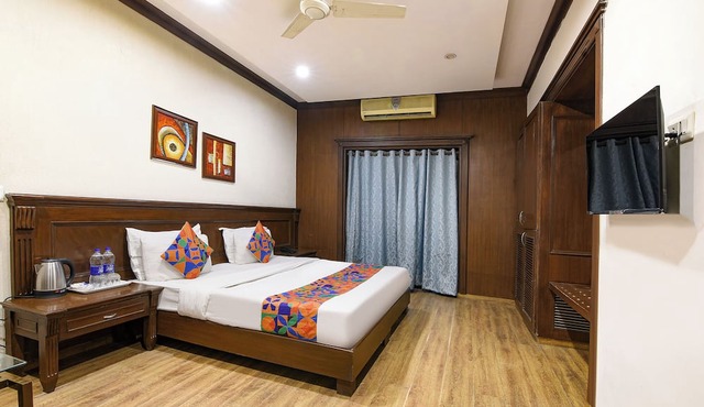 Fabhotel Siris 18