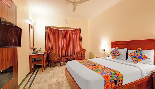 Fabhotel Grand Palace - Near to airport