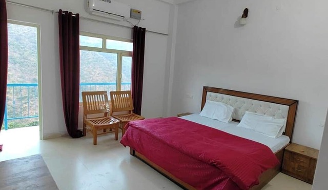 The Yamuna Deck Resort and Cafe