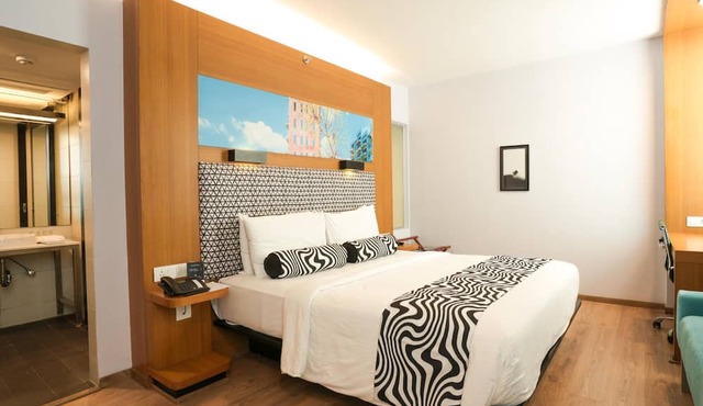 Sunday Hotel Chandigarh Zirakpur in Dera Bassi