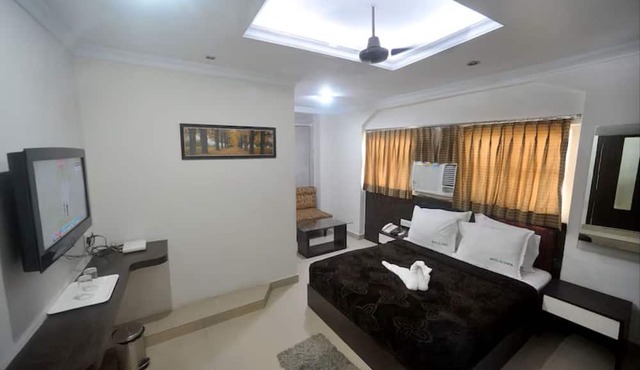 HOTEL RAUNAK