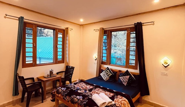Skyard Hostel & Homestay (Harsil Valley) in Bhatwari