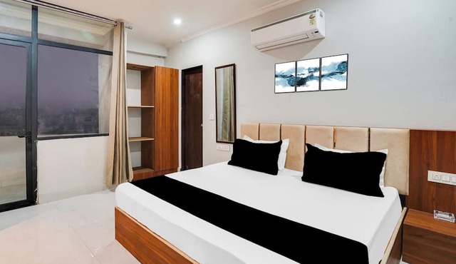 Hotel Grand Aana Inn