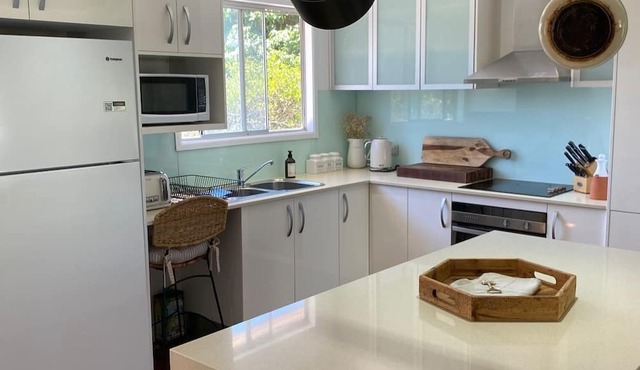 Chálǐ·hālǐ Abode - Pet friendly, 400m to beach in Redcliffe
