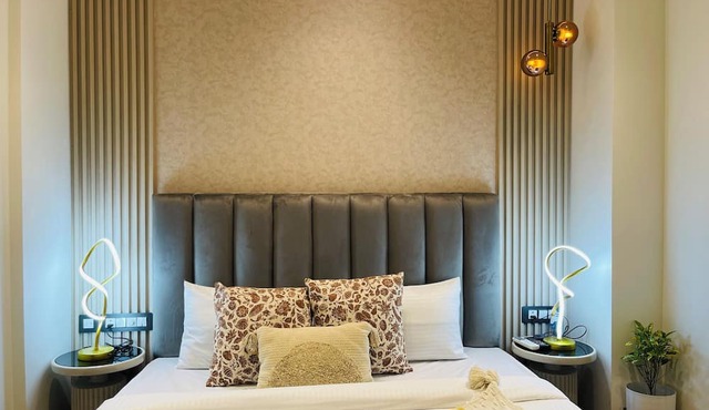 BedChambers Saket