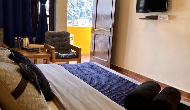 Shalom Backpackers Rishikesh in Narendranagar
