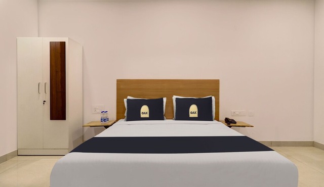 Super OYO Townhouse OAK De Alphabet in Medchal