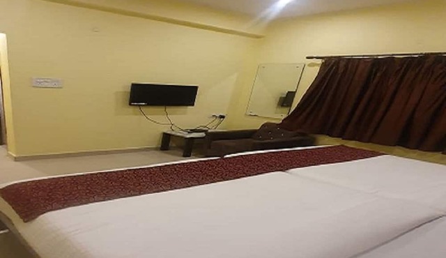 Earth Hotel Vadapalani
