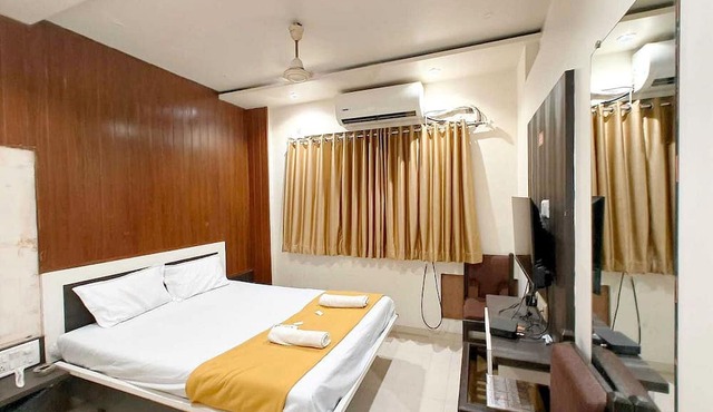 Deluxe Sri Sai Regency in Mumbai