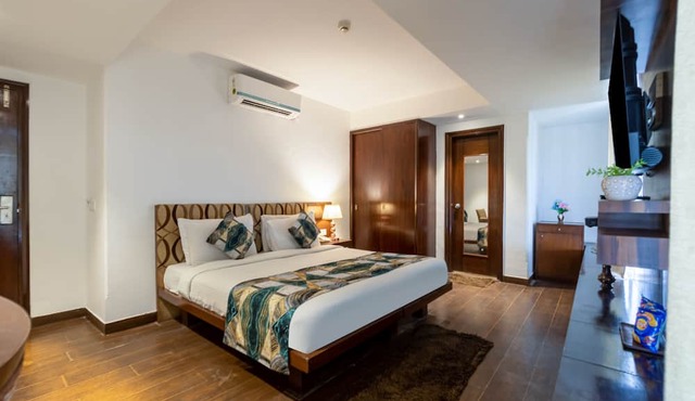 The Plaza Arch Premium - Del IGI Airport