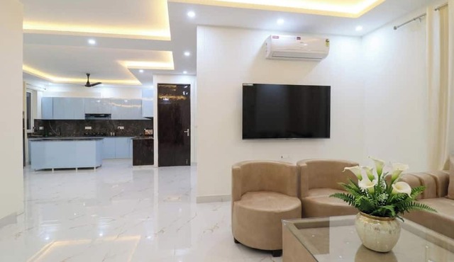 4 Bedroom Farmhouse With Private Pool In Noida