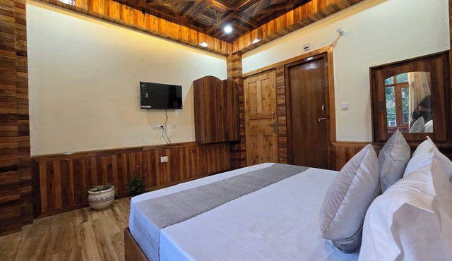 The Wooden Nook Chail