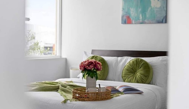 Bright & Sunny Oasis in Balaclava