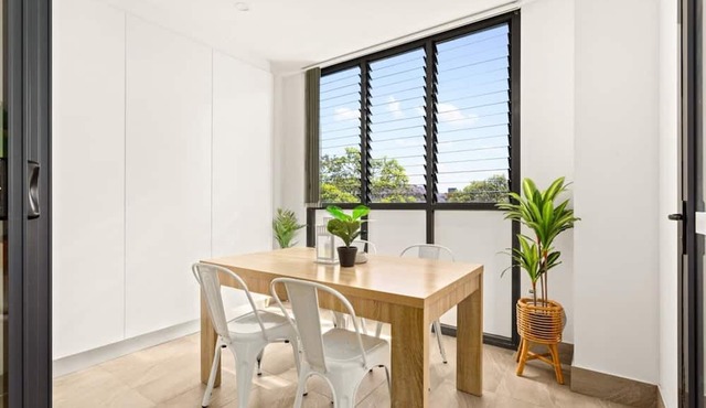 Coastal 2-Bed Apartment near Beach in Dee Why