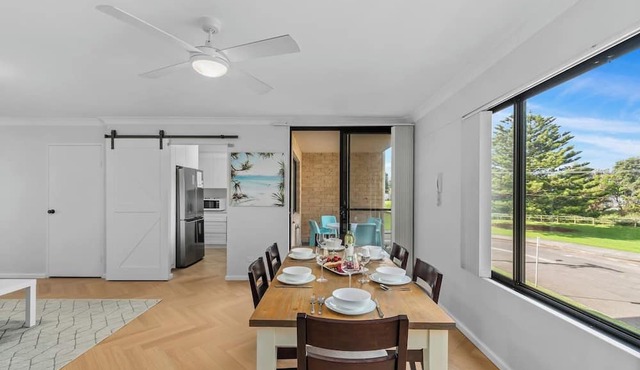 Esplanade Escape Beachfront Family Bliss in Thirroul