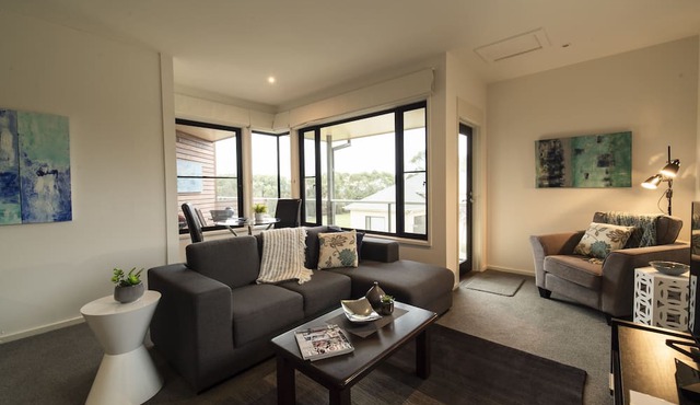 Hilltop Apartments Phillip Island - Adults Only in Cowes