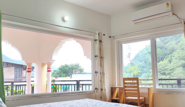 Om Homestay Tapovan, Bed & Breakfast with AC in Rishikesh, India