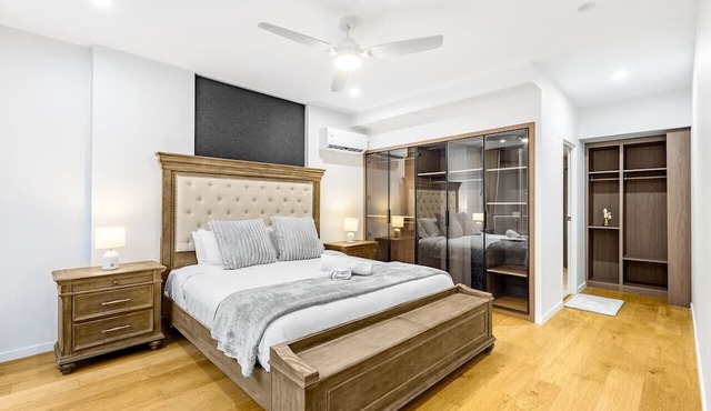Luxury 4BR Cozy Home Pool/Gym/Sauna/wParking @ CBD in Fortitude Valley